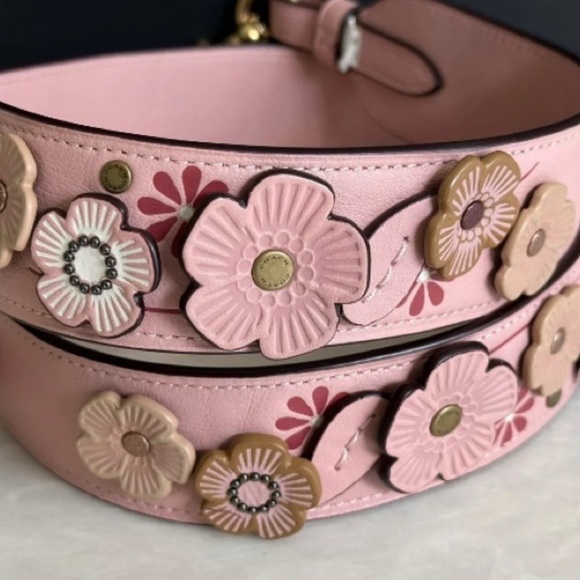 COACH Tea Rose Appliqué Leather Strap in Peony Pink Style No. 22887 (VGUC) - Picture 1 of 13
